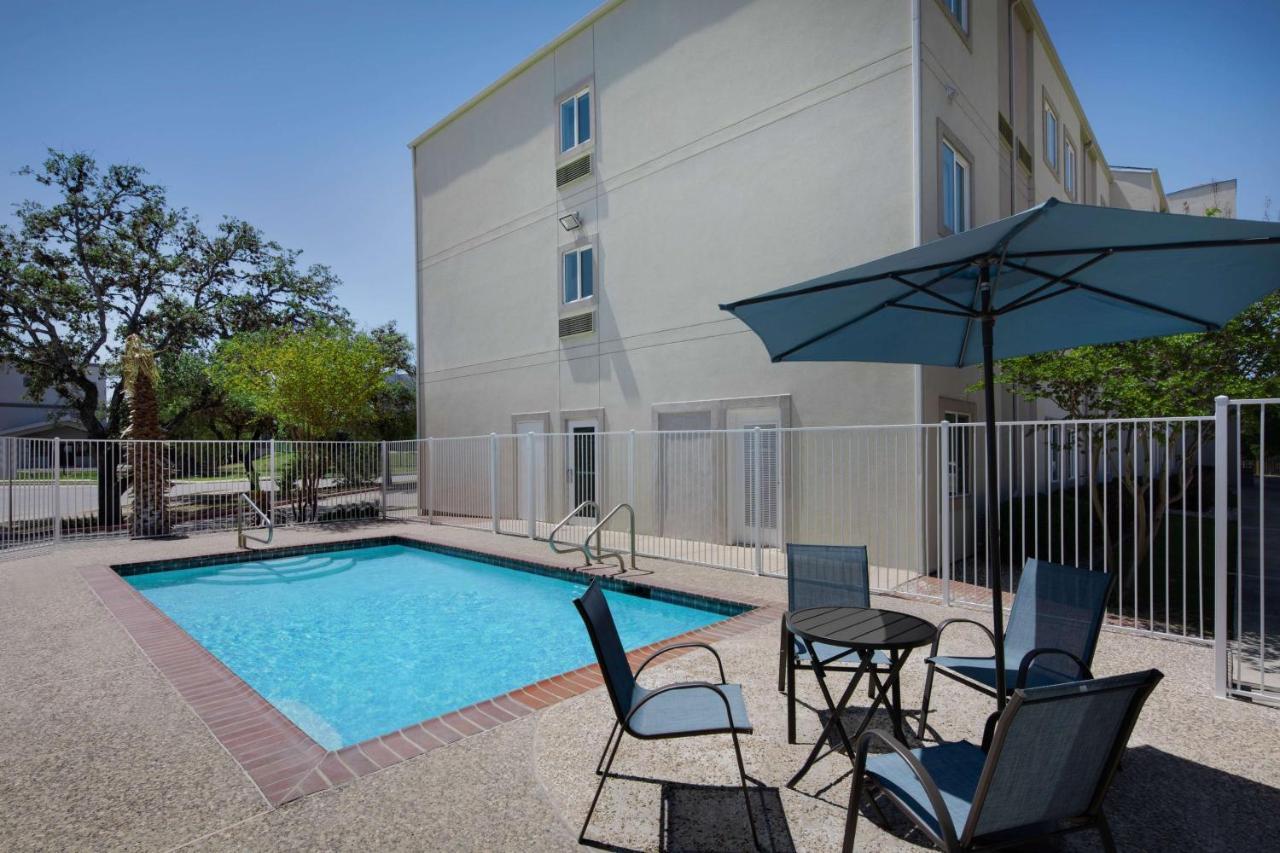 Baymont By Wyndham San Antonio Airport Hotel ภายนอก รูปภาพ