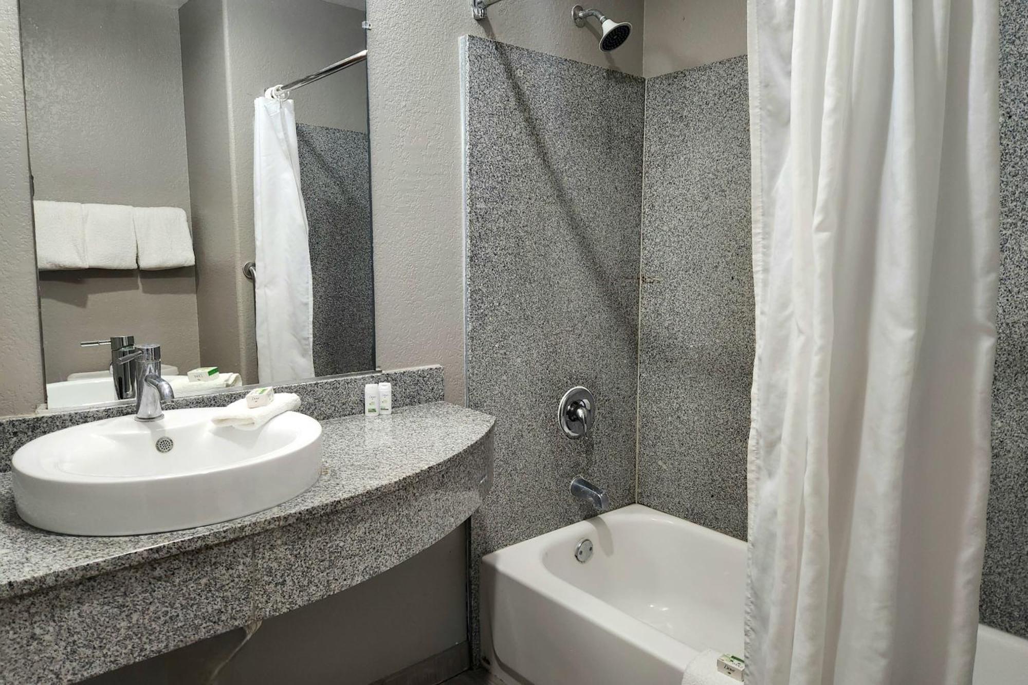 Baymont By Wyndham San Antonio Airport Hotel ภายนอก รูปภาพ