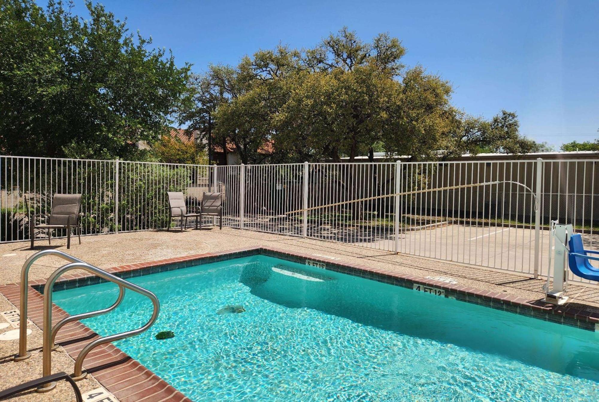 Baymont By Wyndham San Antonio Airport Hotel ภายนอก รูปภาพ