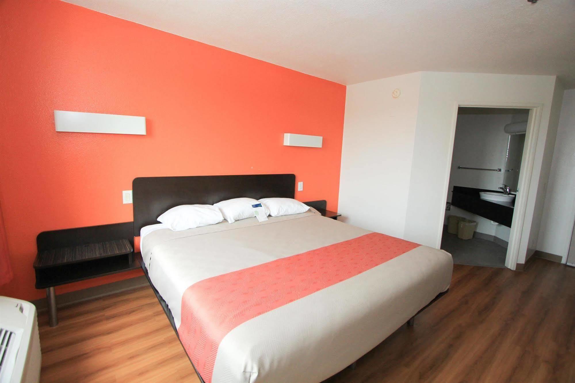 Baymont By Wyndham San Antonio Airport Hotel ภายนอก รูปภาพ