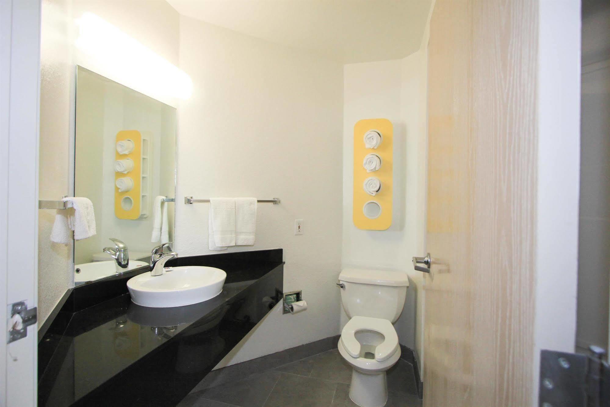 Baymont By Wyndham San Antonio Airport Hotel ภายนอก รูปภาพ